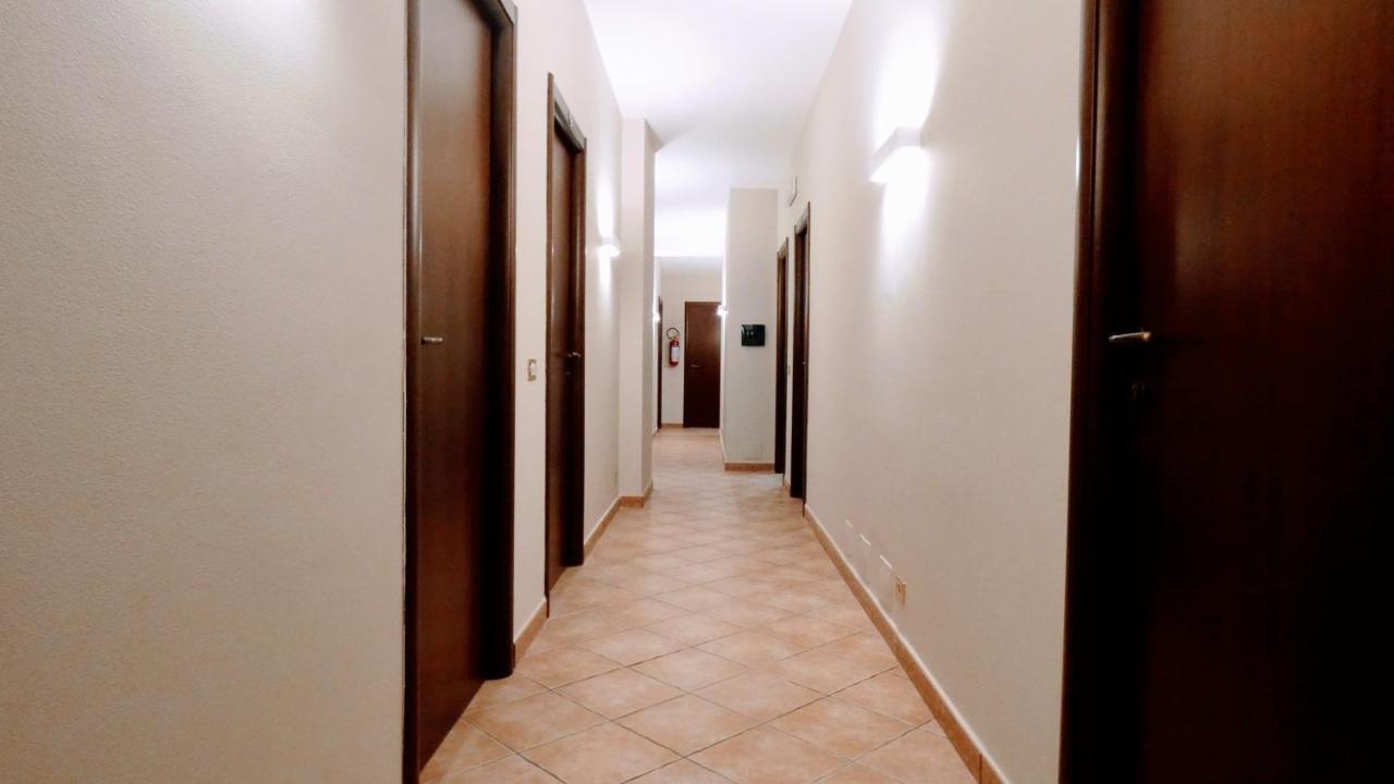 Hotel Piscina La Suite Prossedi 外观 照片